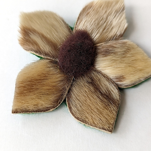 Vintage Handmade Inuit Real Fur Flower Brooch- Made in Canada Indigenous Art - Picture 3 of 13